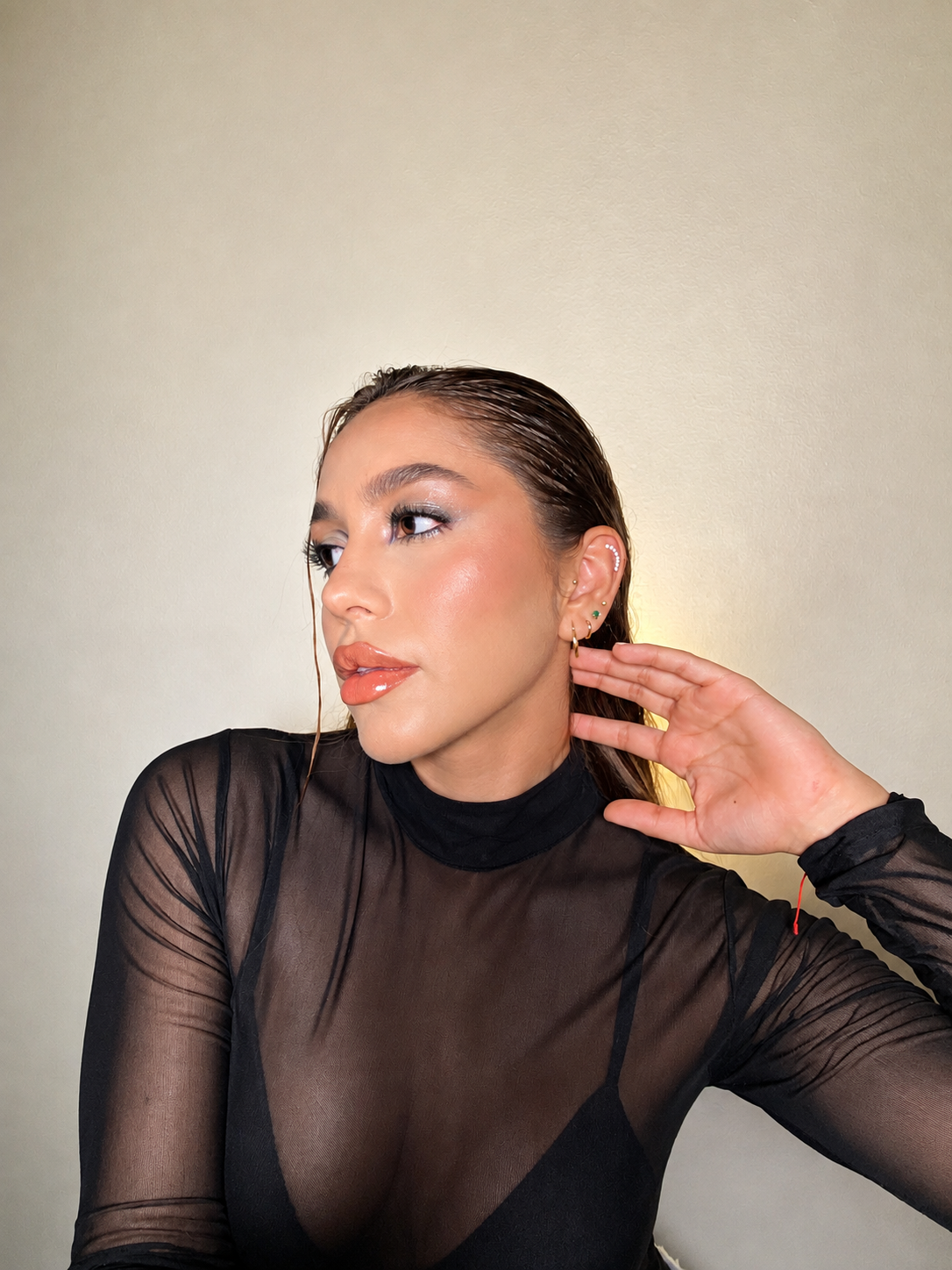 Shekinah Vargas con maquillaje profesional luminoso